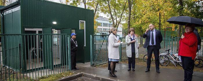 Глава города Денис Спирин лично проверил работу постов охраны в школах Чебоксар