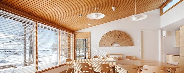 Деревянный потолок в дизайне интерьера дома