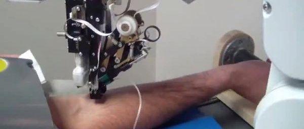 Американские ученые создали робота, который берет анализ крови