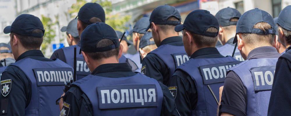 Неизвестный бросил взрывное устройство в компанию мужчин в Запорожье