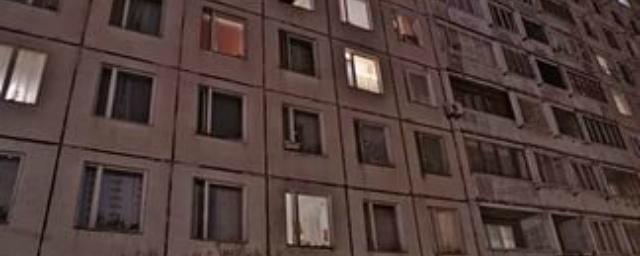 В Томске голый мужчина забаррикадировался в чужой квартире