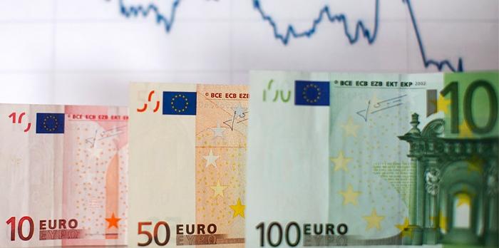 Курс евро впервые за месяц опустился до 71 рубля