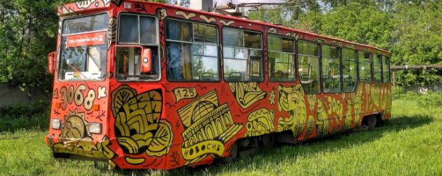 К 125-летию Новосибирска разрисовали трамвай №13