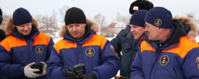 На озере в Казани сотрудники МЧС предотвратили массовый замор рыбы