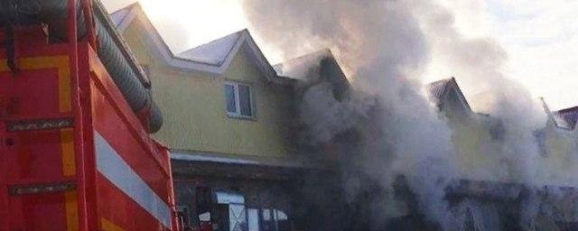 В Долинске горело производственное здание на Хабаровской