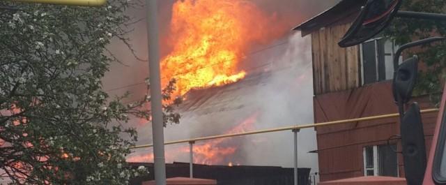 В Цыганском поселке 40 пожарных ликвидировали возгорание в частном доме