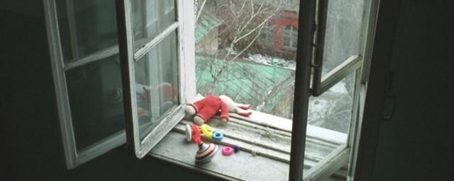 В Севастополе двухлетний ребенок выжил после падения с седьмого этажа