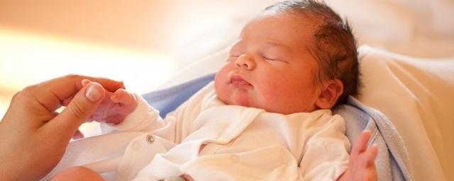 В Перми волонтеры вернули в семью новорожденную девочку
