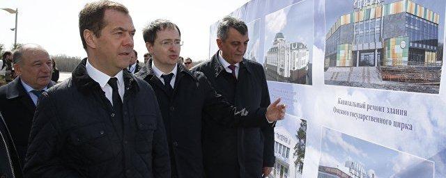 Тимакова: Соцопрос об отставке Медведева - политический заказ