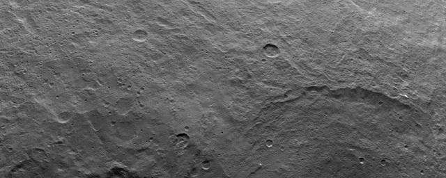 Планетологи заявили об отсутствии крупных кратеров на Церере