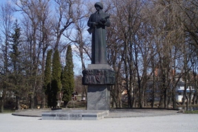 В Латвии арестован мужчина за возложение цветов на месте памятника «Алёша»