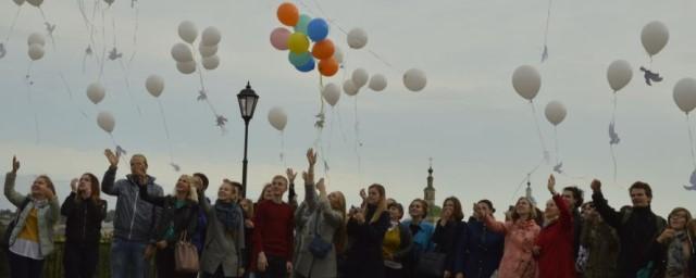 Жители Смоленска приняли участие в акции «Голубь мира»