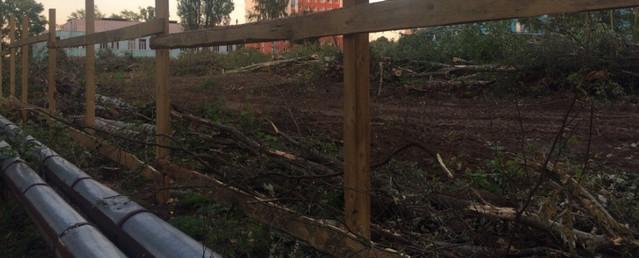 В Щербинках площадку под строительство школы освободили от деревьев