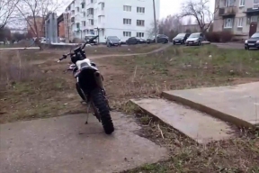 В Пермском крае мотоциклист погиб во дворе жилого дома