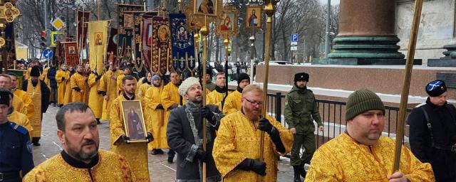 Патриарх Кирилл поблагодарил участников крестного хода в Петербурге