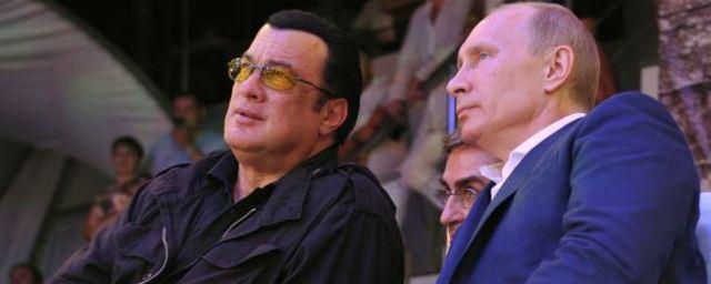 Путин предоставил актеру Стивену Сигалу российское гражданство