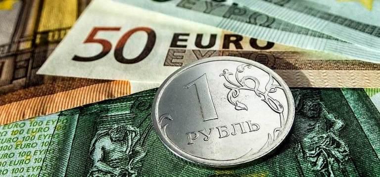 Центробанк укрепил курс рубля на выходные