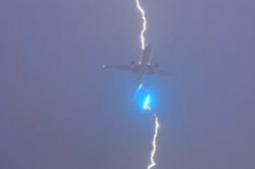 Молния ударила в самолет, летевший из аэропорта Ванкувера, в момент ЧП на борту было 550 пассажиров