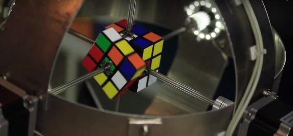 Робот смог собрать кубик Рубика за 0,8 секунды
