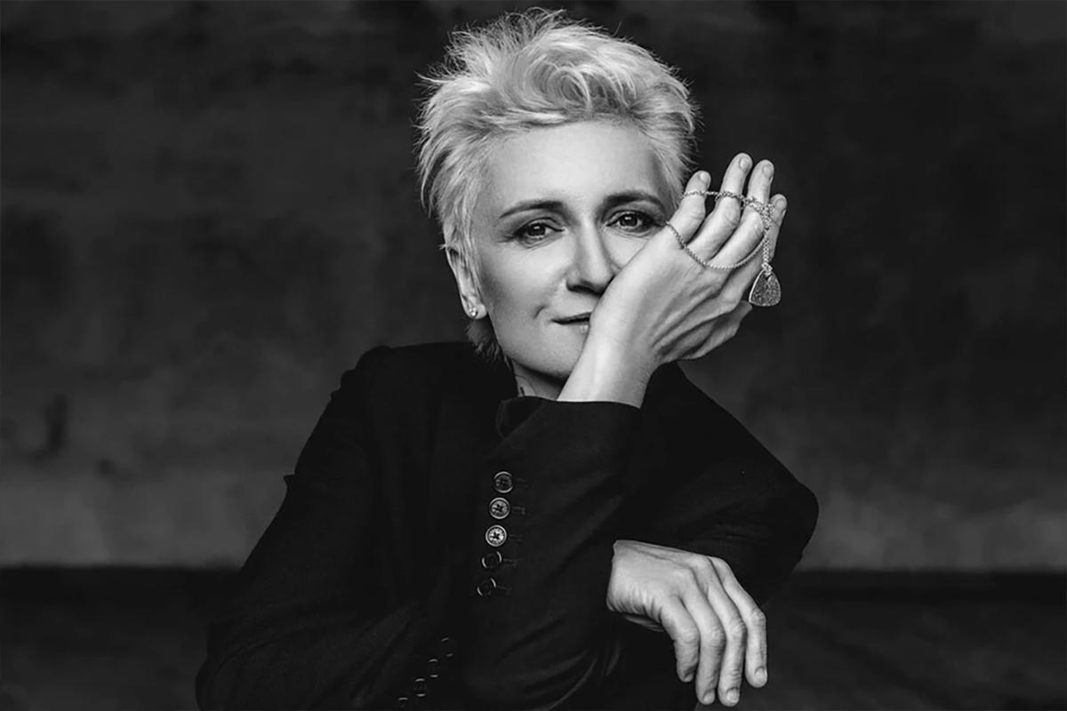 &laquo;Ночной снайпер&raquo; дал маху: Диана Арбенина рухнула в воду прямо во время концерта в Москве