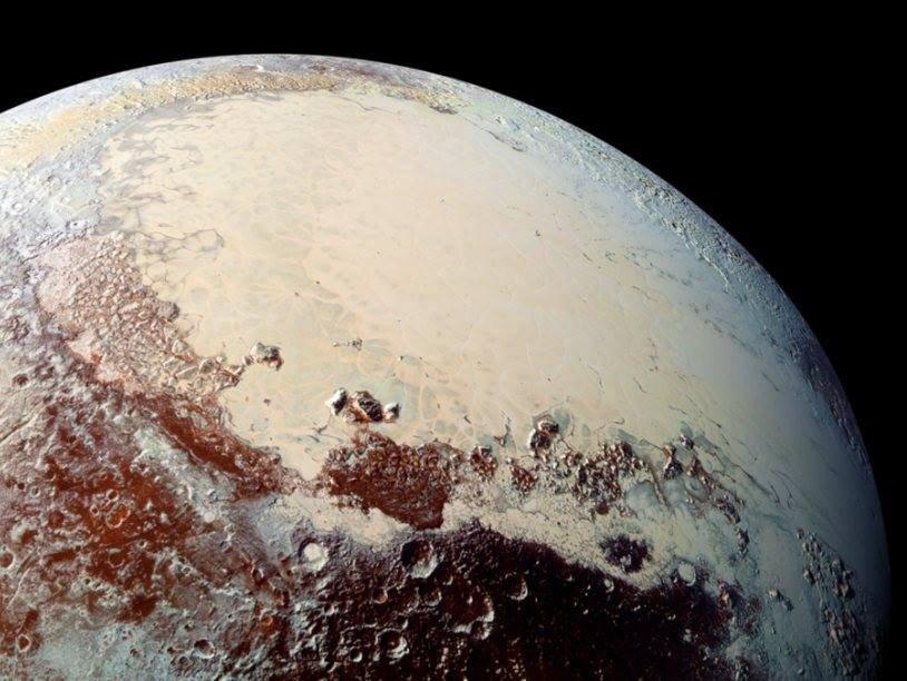 На поверхности Плутона обнаружены движущиеся блоки льда