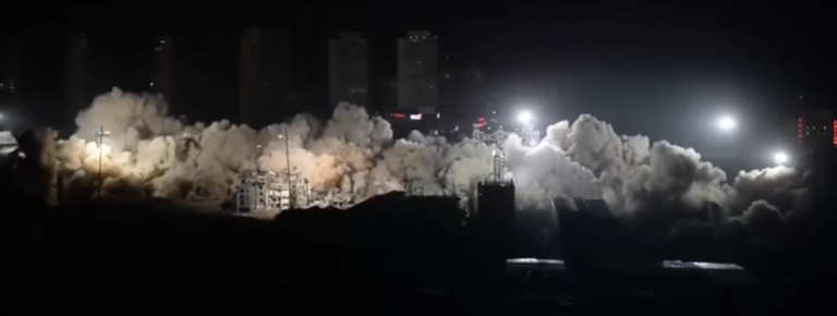 В Китае за 10 секунд взорвали 19 многоэтажек