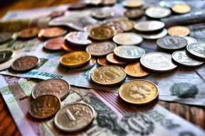Экономист рассказал, есть ли смысл добавлять слова о Боге на российских деньгах