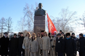 Омичи отдали дань памяти Герою Советского Союза Дмитрию Карбышеву, в ходе церемонии им еще раз рассказали о подвиге генерала