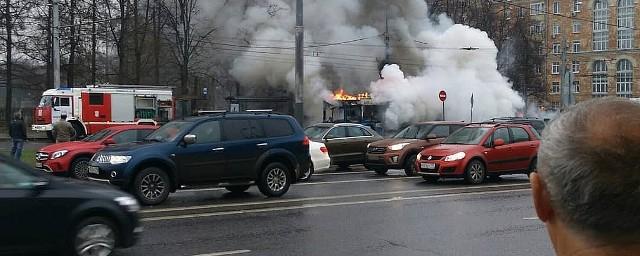 В Москве возле станции метро «Университет» загорелся троллейбус