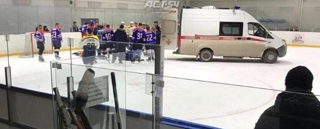В Новосибирске вратарь хоккейной команды умер во время матча