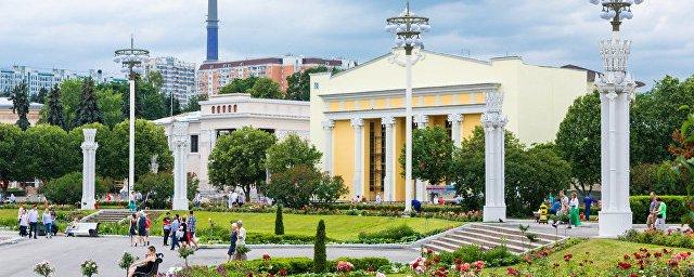 Собянин поучаствовал в открытии 14 отреставрированных фонтанов на ВДНХ