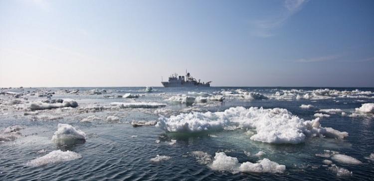 При крушении траулера в Охотском море погибли девять человек