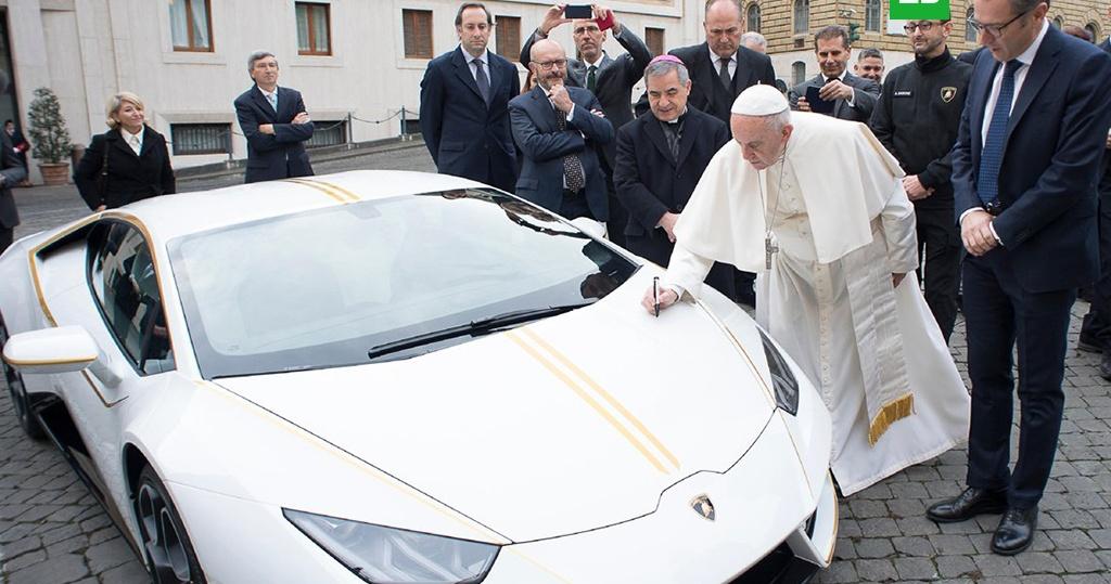 Lamborghini Huracan Папы Римского Франциска разыграют в лотерею