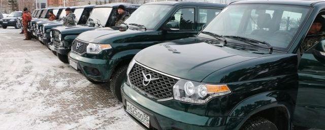 Губернатор Омской области передал новые автомобили лесничествам