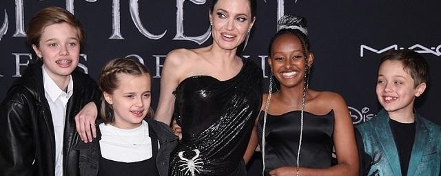 Дочь Анджелины Джоли выпустила коллекцию украшений