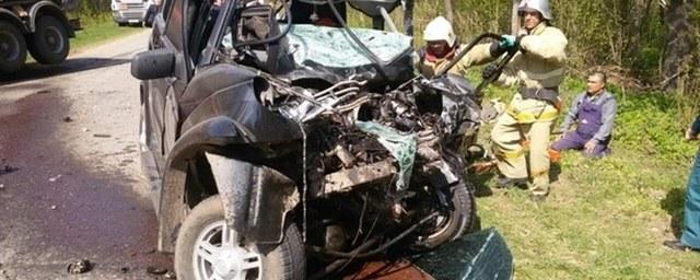 В Чувашии водитель внедорожника погиб в ДТП с бензовозом