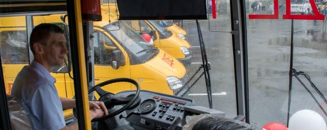 В Омскую область привезут 20 новых «скорых» и школьных автобусов, как и обещал Бурков