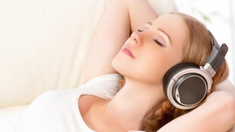 Медики: Музыка поможет избавиться от бессонницы