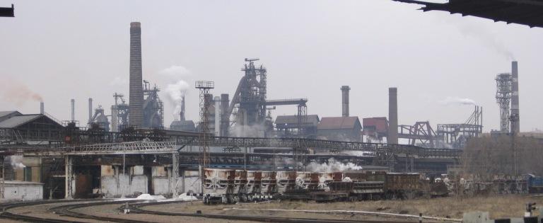 В Донбассе два завода Ахметова остановили работу из-за блокады