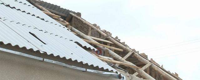 В трех районах Саратовской области ветер повредил крыши домов