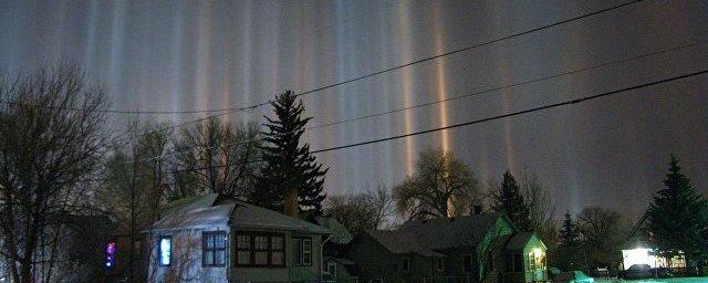 В небе над Петербургом появились загадочные «световые столбы»
