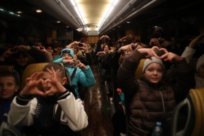 В Астрахани встретили 150 детей из Белгородской области