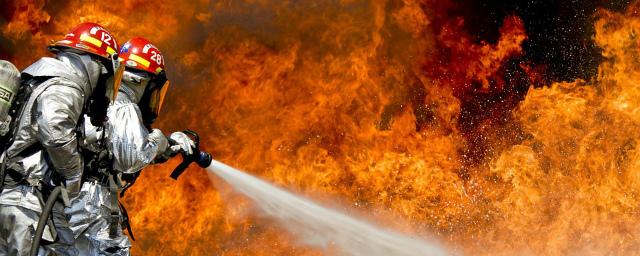 В Петрозаводске пламя вспыхнуло в подъезде жилого дома