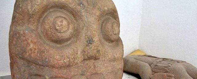 В Мексике нашли статую Бога с третьей рукой в качестве жертвы