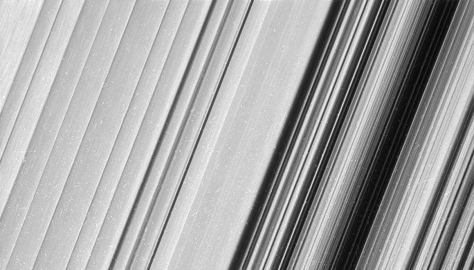 Cassini заснял кольца Сатурна с рекордным разрешением