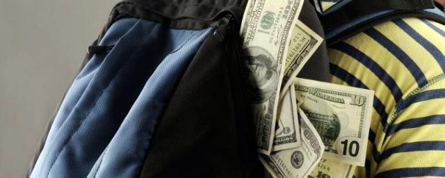 Бездомный белгородец похитил у студента рюкзак с деньгами