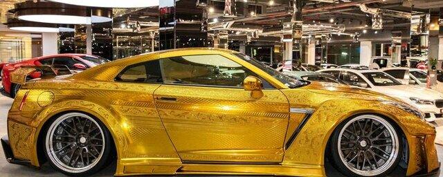 В Дубае выставили на продажу уникальный «золотой» Nissan GT-R