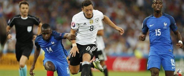 Франция обыграла Германию со счетом 2:0 и вышла в финал Евро-2016
