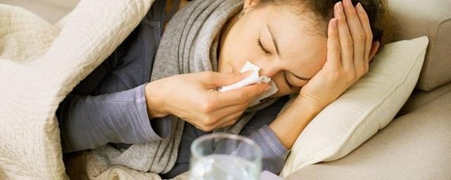 Ученые: Одинокий человек переносит простуду труднее