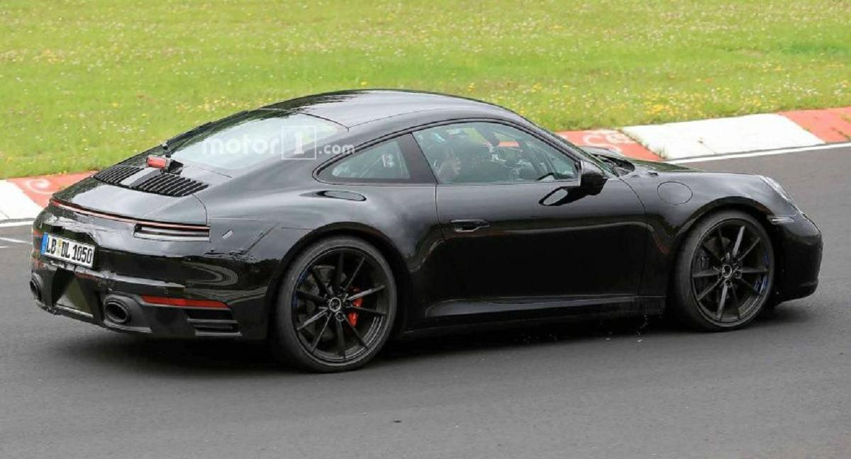 Porsche проводит дорожные тесты обновленного купе 911